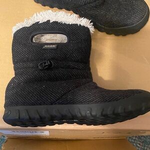 Bogs Kids Black Fleece-Lined Boots
